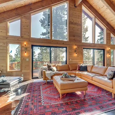 Spacious Cabin With 3 Decks 4 Mi To Lake Tahoe!
